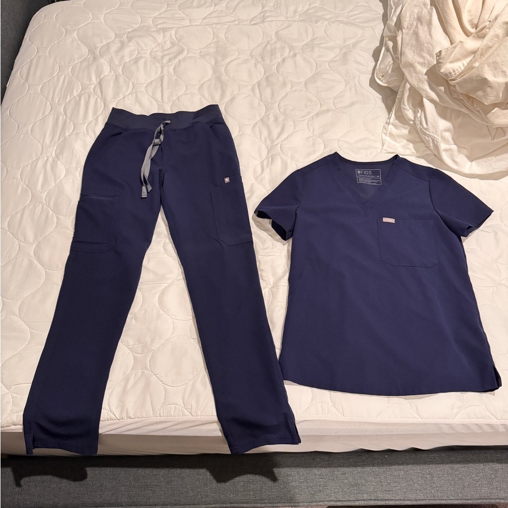 Figs Navy Yola 2.0 + Catarina One-Pocket Scrub Set